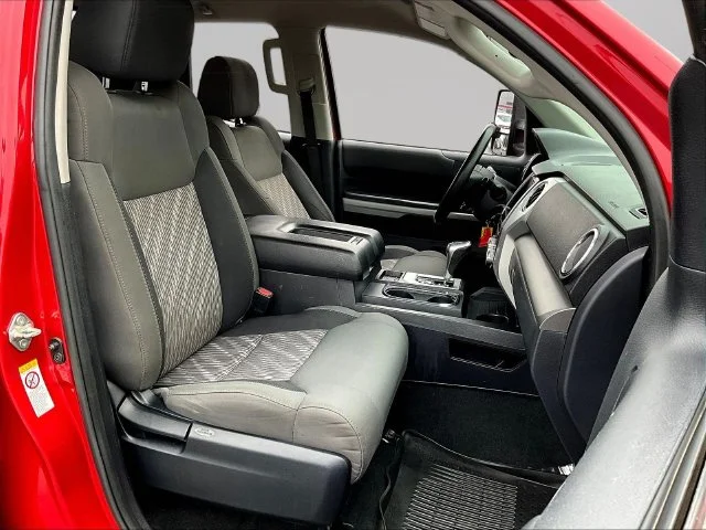 Used 2018 Red Toyota SR5 image 33