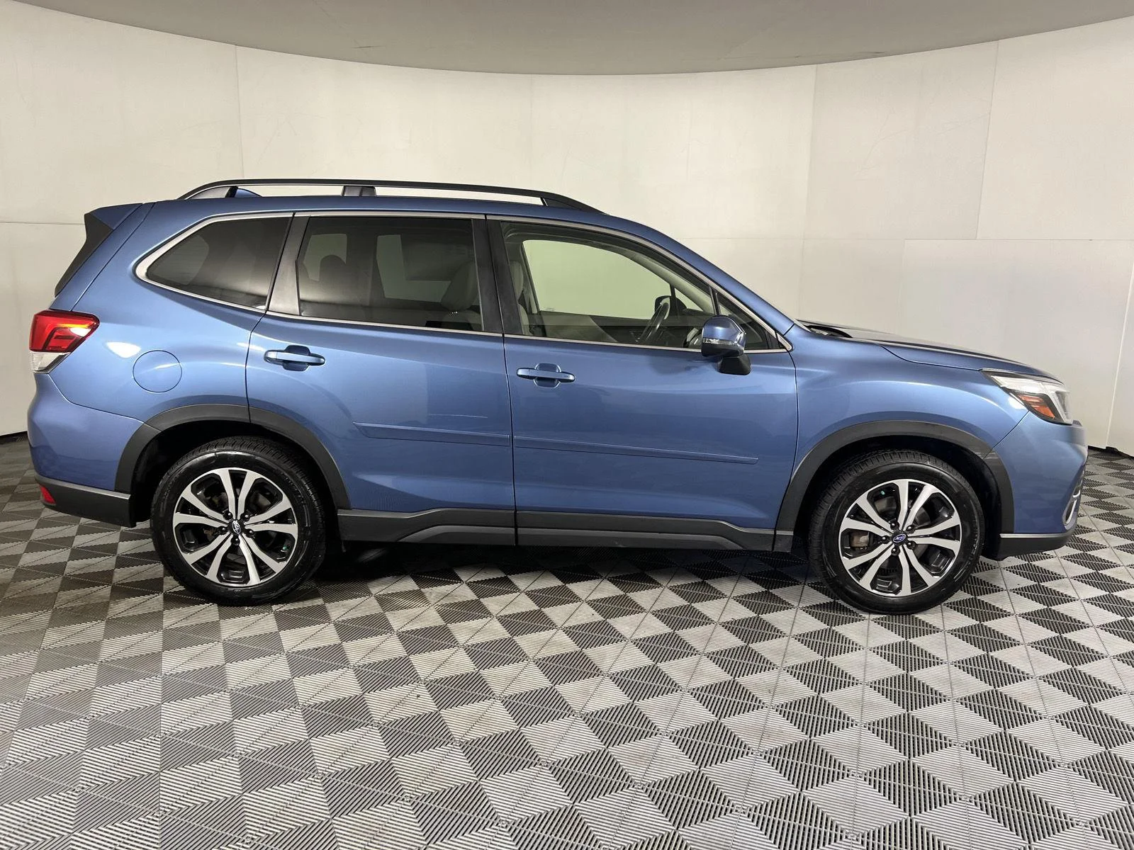 Used 2021 Horizon Blue Pearl Subaru Limited image 27