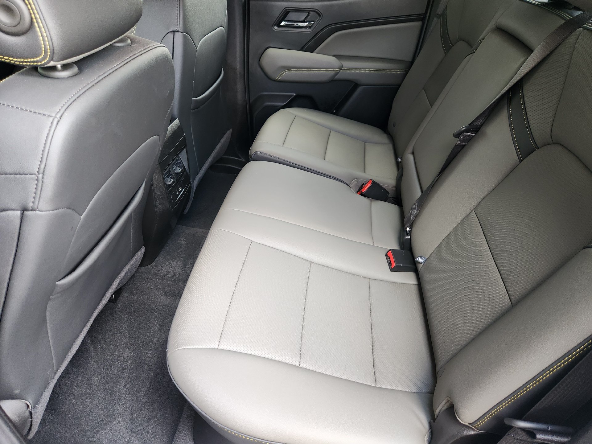 Used 2025 Summit White Chevrolet ZR2 image 30