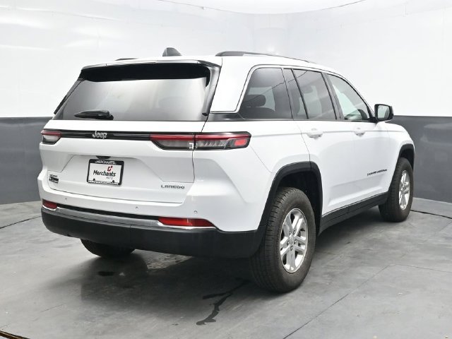 Used 2022 White Jeep Laredo image 7