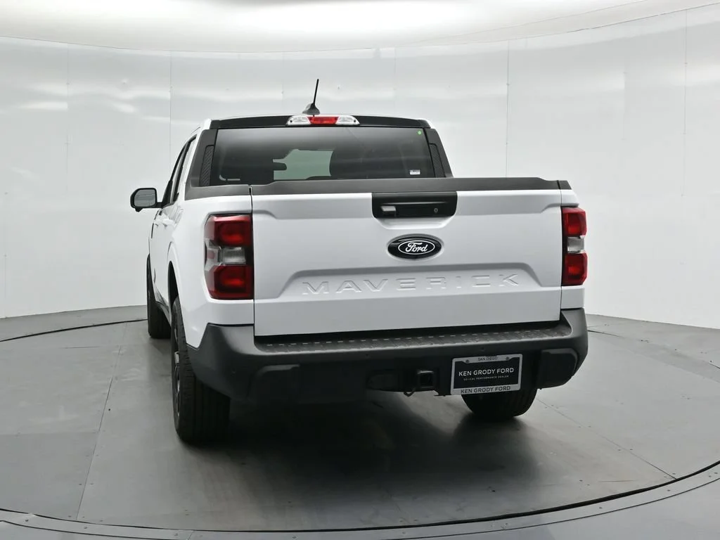 New 2026 Oxford White Ford Lariat image 28
