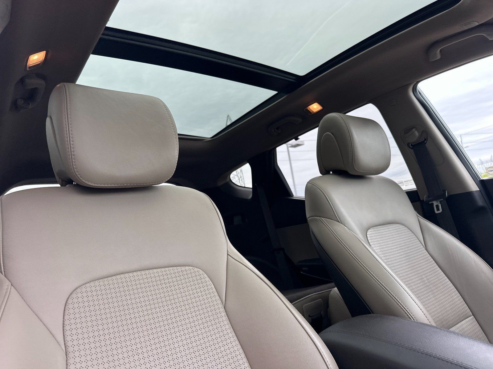 Used 2013 Juniper Green Hyundai Base image 15