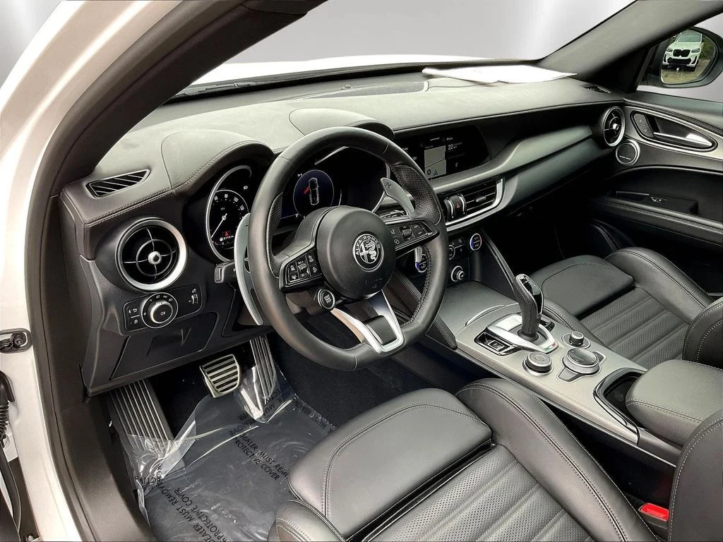 Used 2024 White Alfa Romeo Veloce image 17