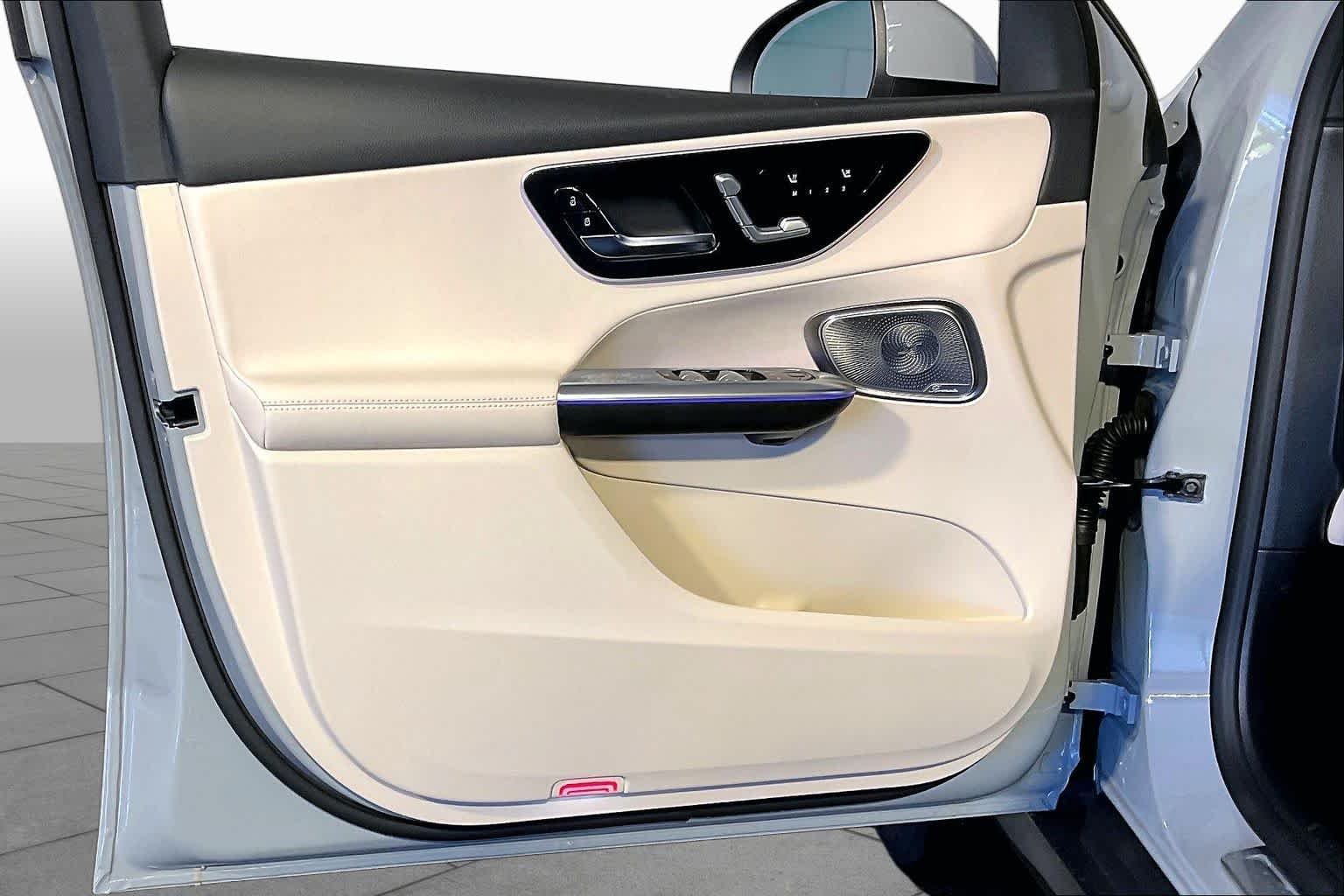 New 2027 MANUFAKTUR Alpine Grey Mercedes-Benz GLC 300 image 11