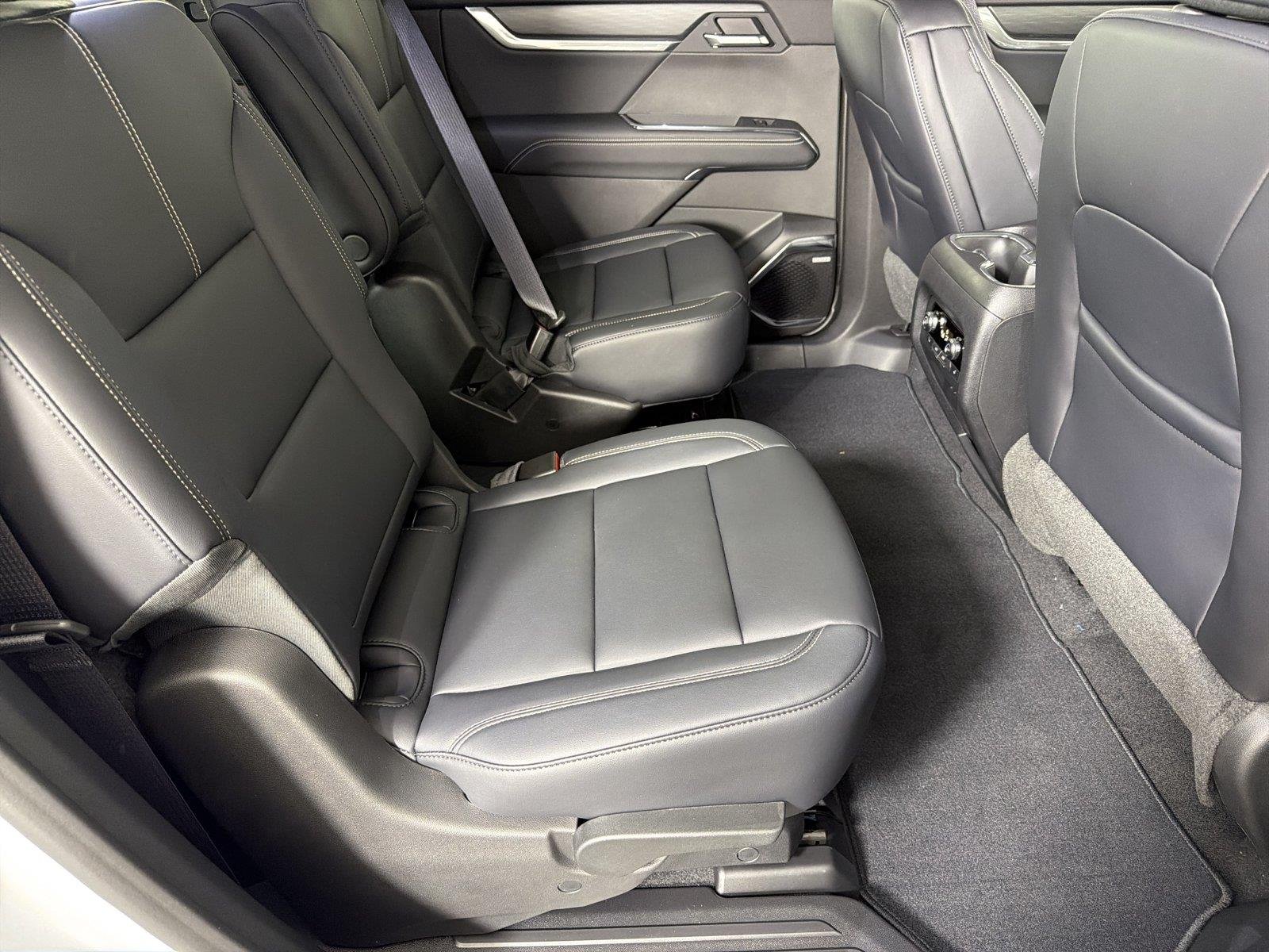 New 2027 Summit White GMC Elevation image 14