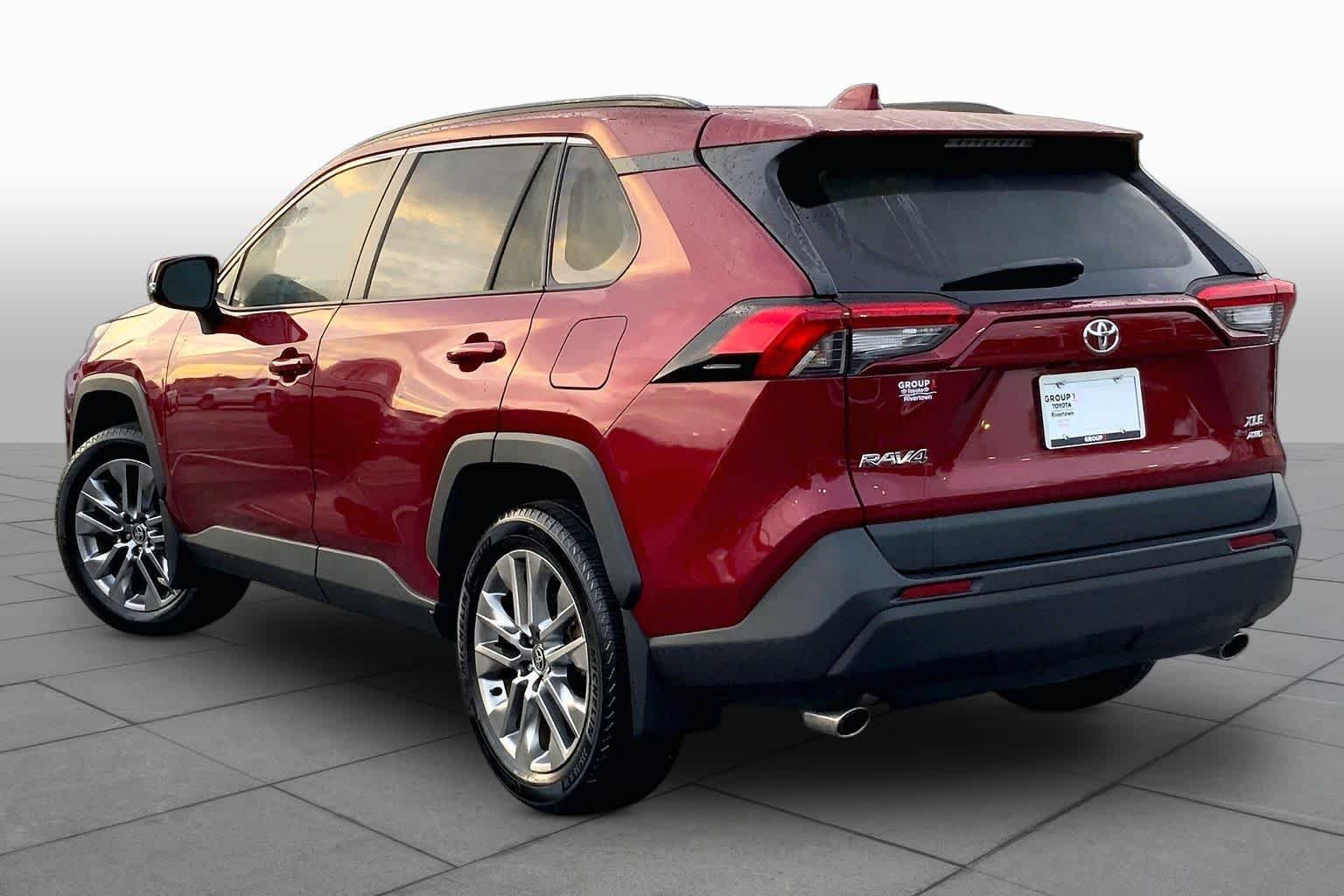 Used 2024 Ruby Flare Pearl Toyota XLE Premium image 12
