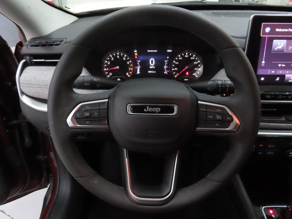 Used 2022 Red Jeep Latitude image 13