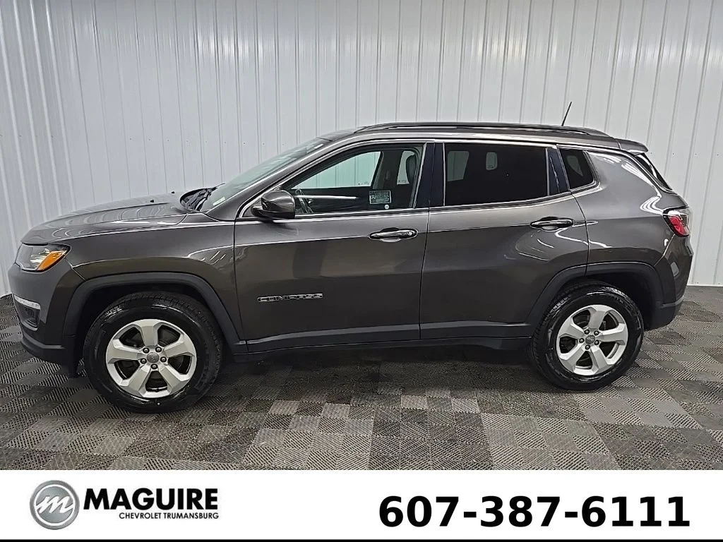 Used 2019 Gray Jeep Latitude image 5