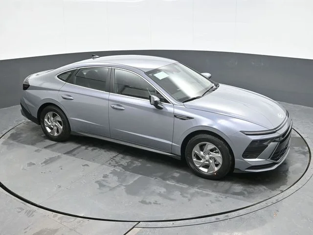 New 2026 Blue Hyundai SE image 15