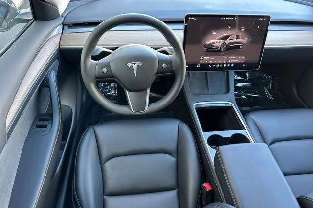 Used 2023  Tesla Base image 16