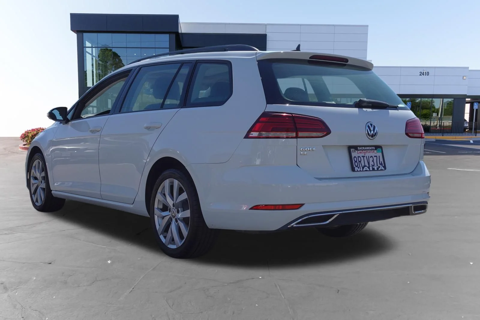 Used 2019 Pure White Volkswagen SE image 5