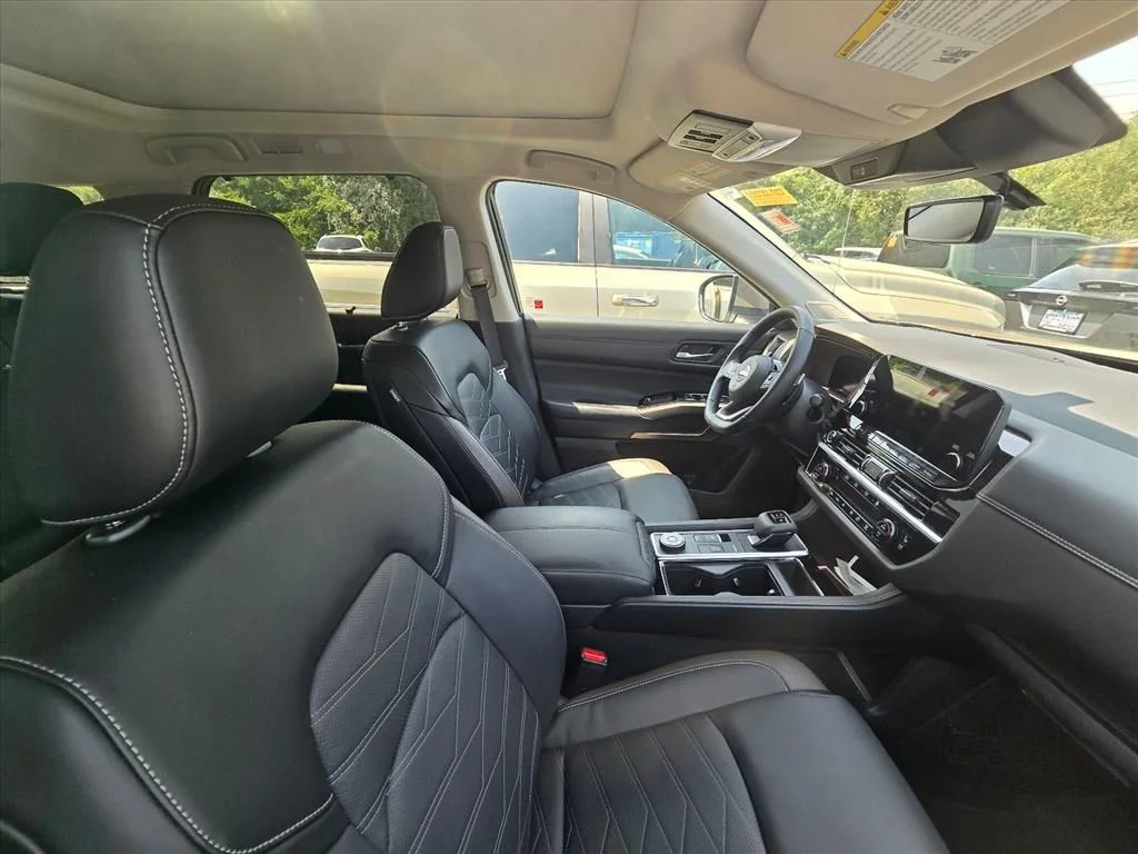 Used 2024 Beige Nissan Platinum image 9