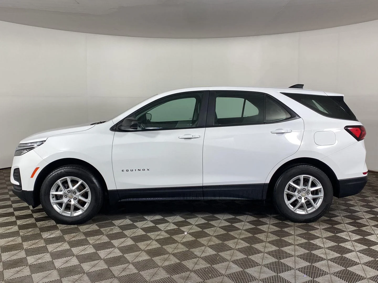 Used 2024 Summit White Chevrolet LS image 7