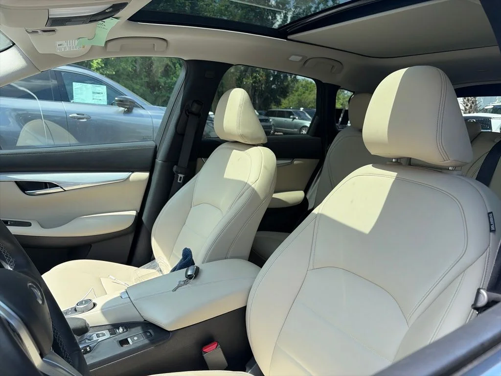 Used 2021 Beige INFINITI LUXE image 2