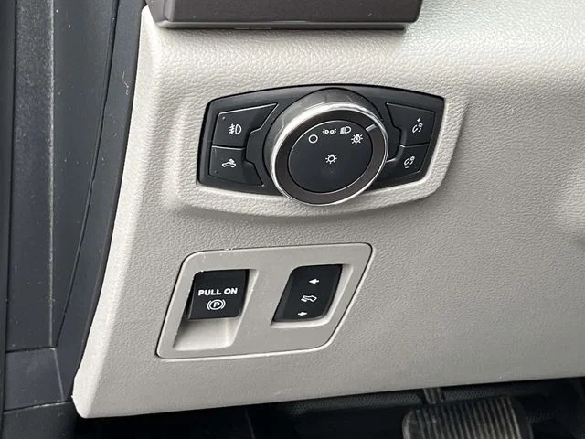 Used 2019 Silver Ford XLT image 27