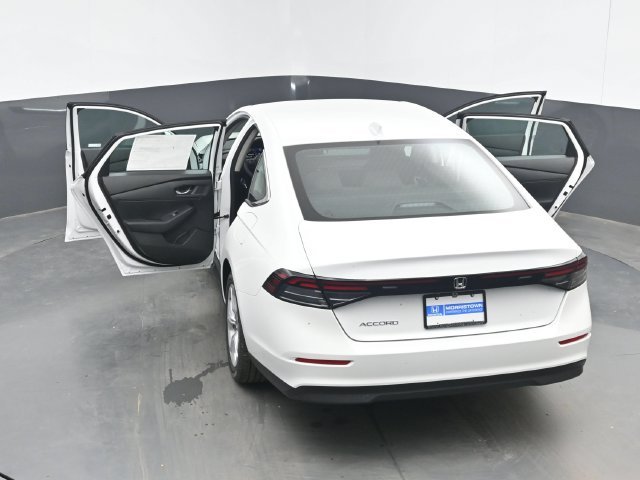 New 2026 Platinum White Pearl Honda LX image 43