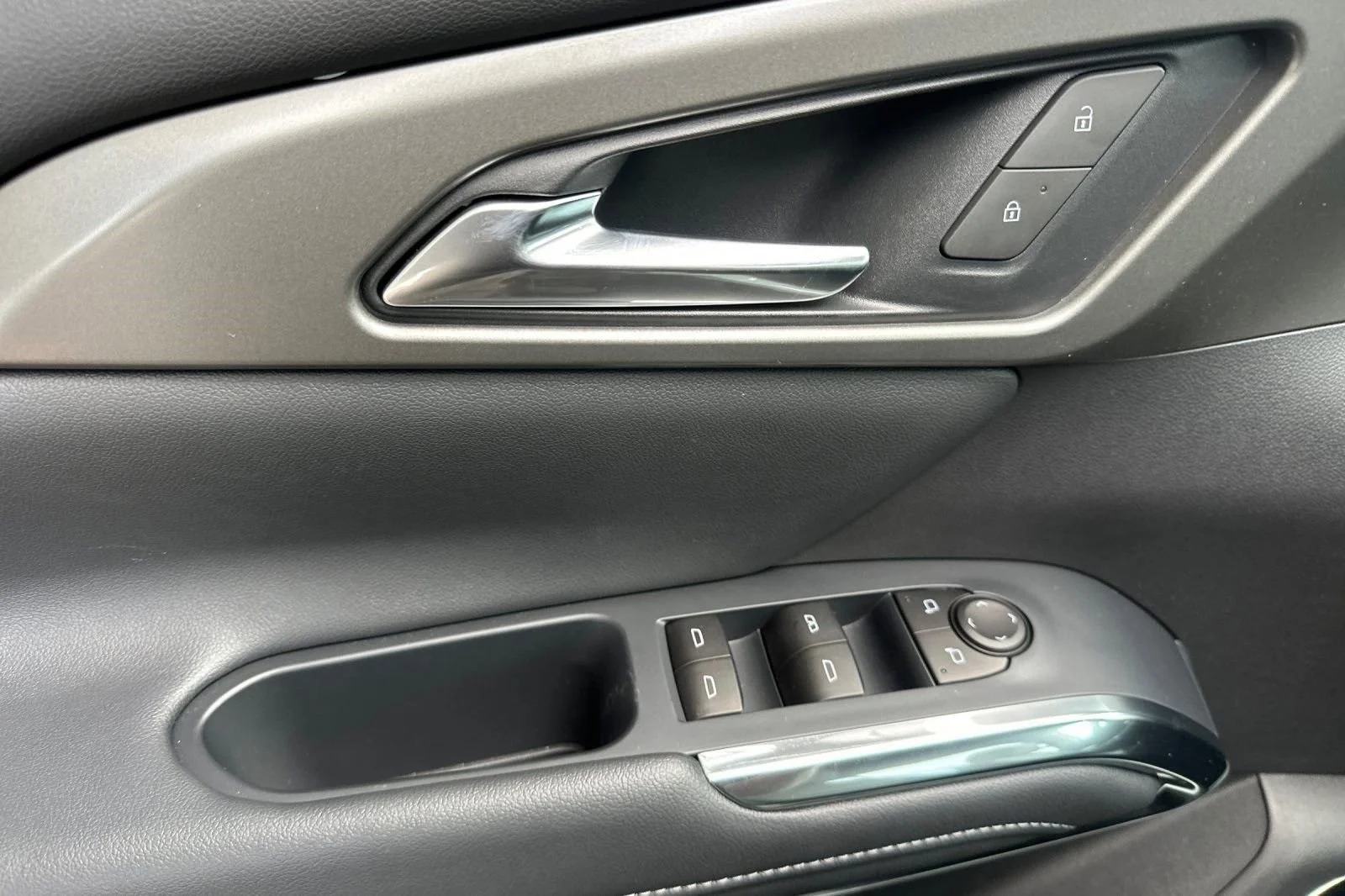 2025 Chevrolet Traverse LT - Photo 11