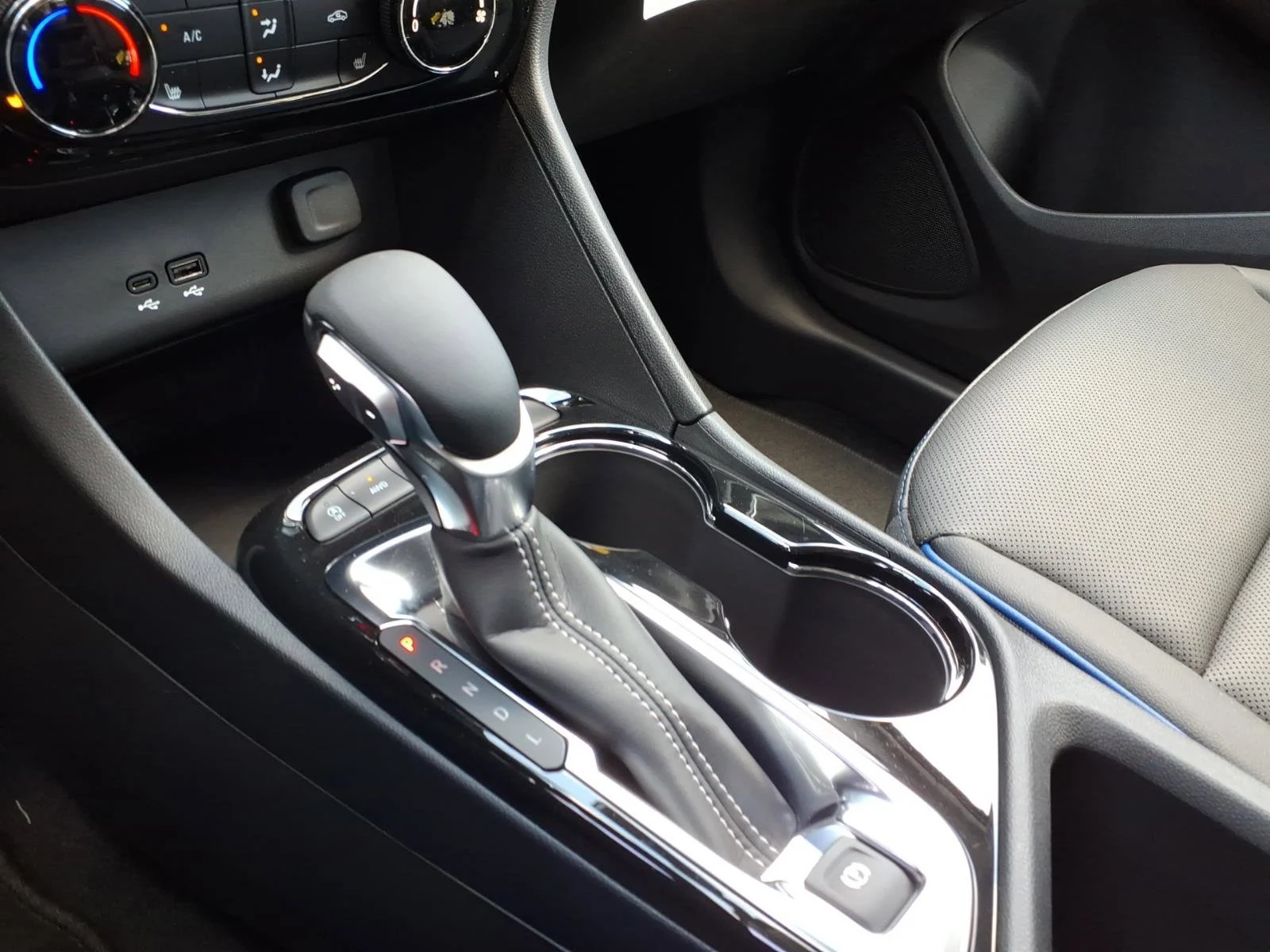 2026 Buick Encore GX Sport Touring - Photo 18