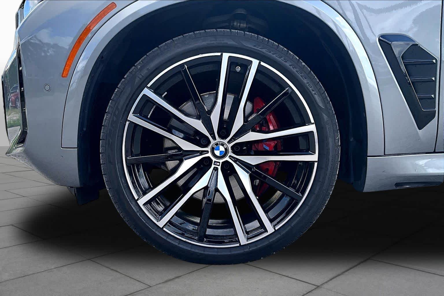 Used 2026 Skyscraper Grey Metallic BMW xDrive40i image 10