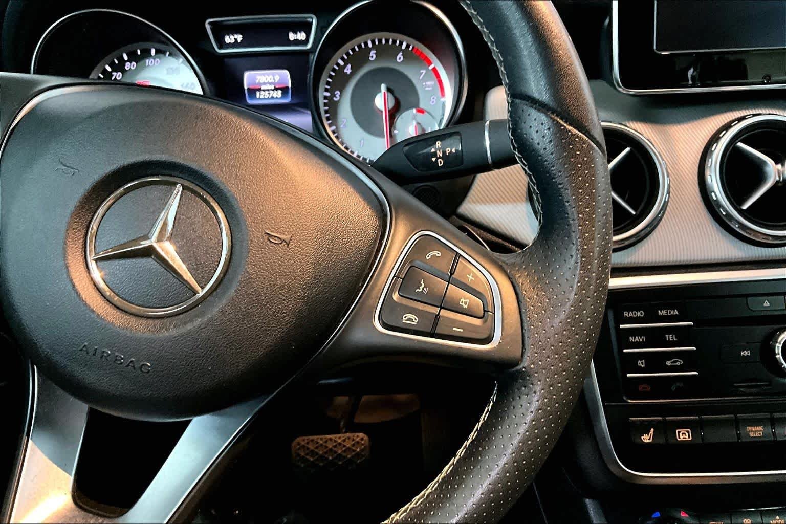 Used 2017 Cirrus White Mercedes-Benz GLA 250 image 25