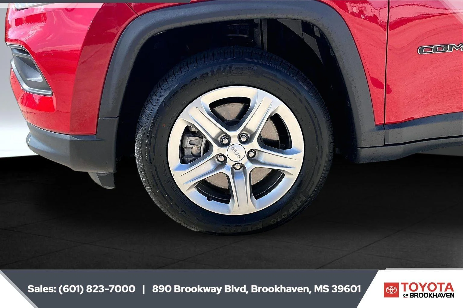 Used 2024 Red Hot Pearlcoat Jeep Latitude image 7