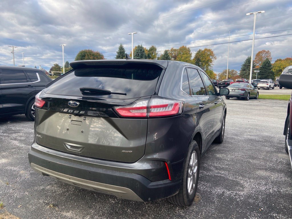 Used 2024 Gray Metallic Ford SEL image 5
