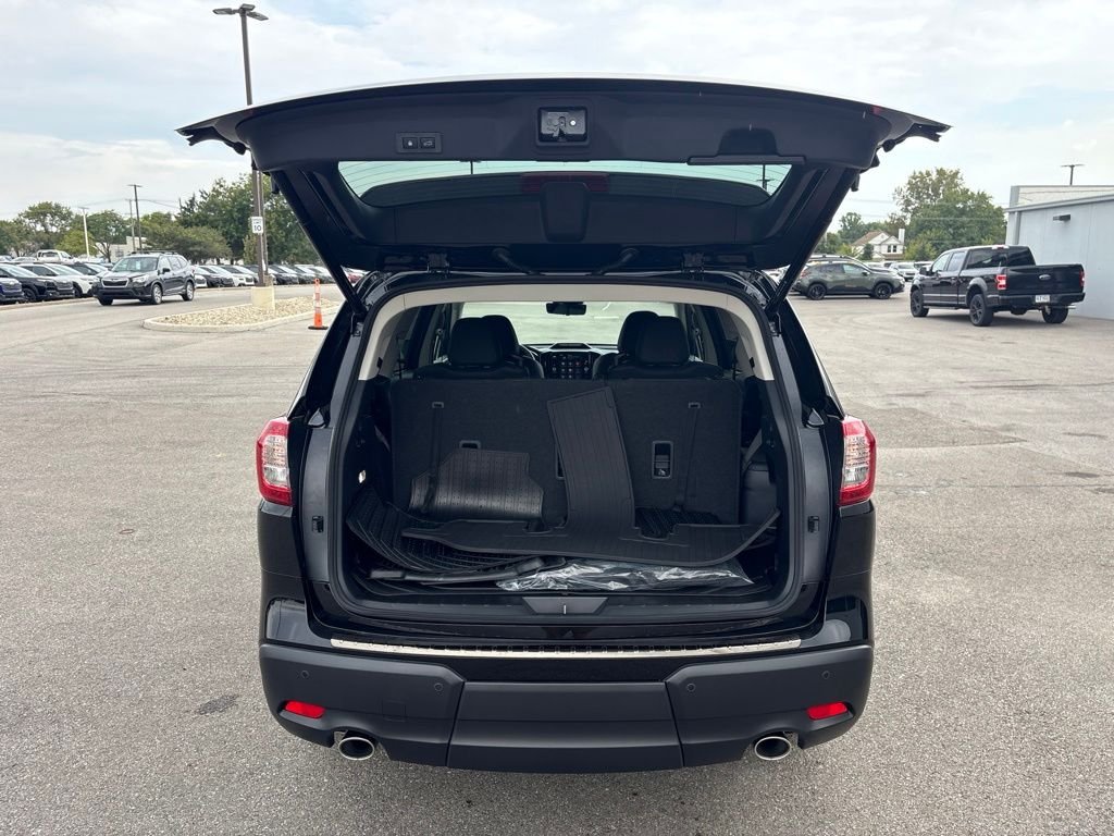 New 2027 CRYSTAL BLACK SILICA Subaru Onyx Edition Touring 7-Passenger image 8
