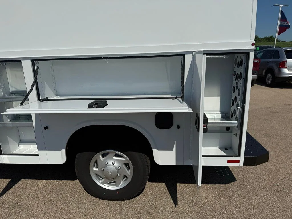 New 2026 Oxford White Ford E-350 SRW image 26