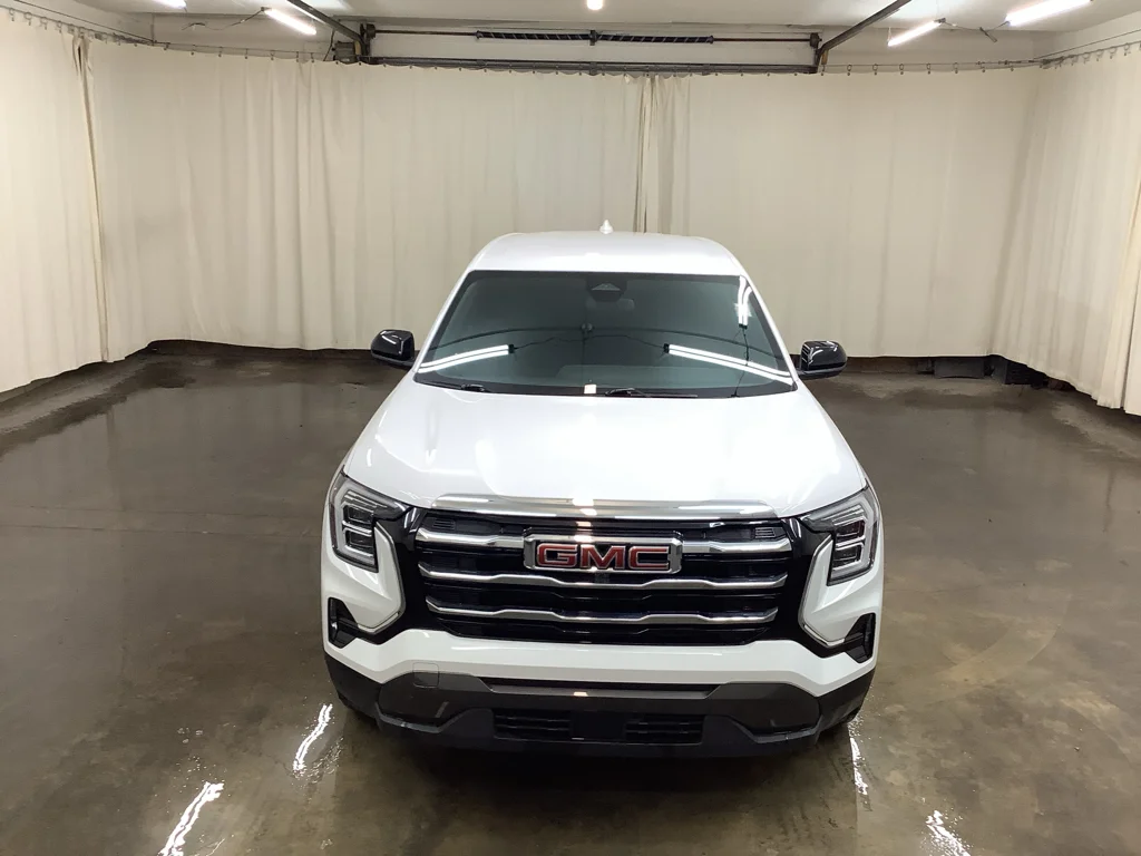 Used 2025 Summit White GMC AWD Elevation image 3