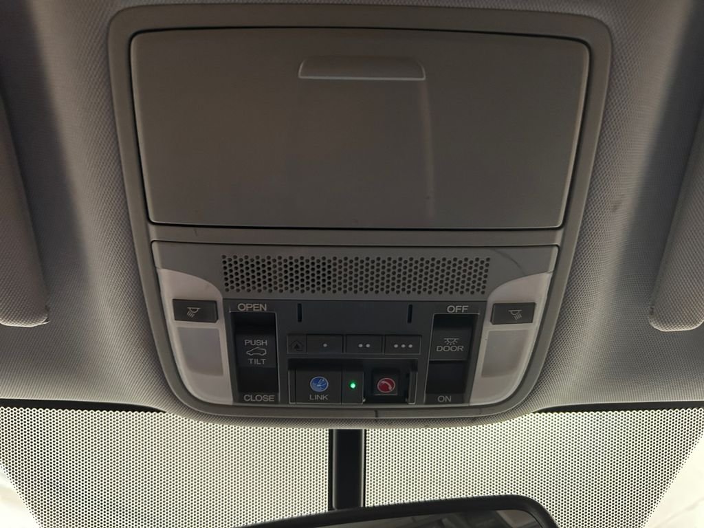 Used 2018 White Acura Technology & AcuraWatch Plus Packages image 29