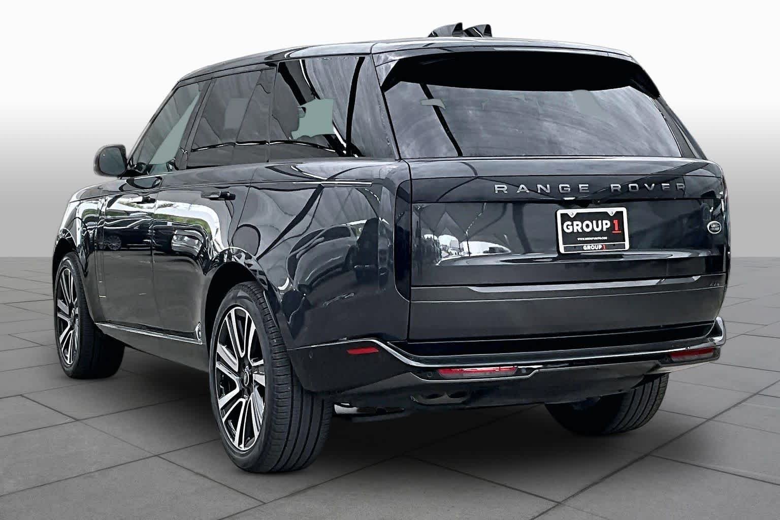 Used 2023 Carpathian Grey Premium Metallic Land Rover SE image 12