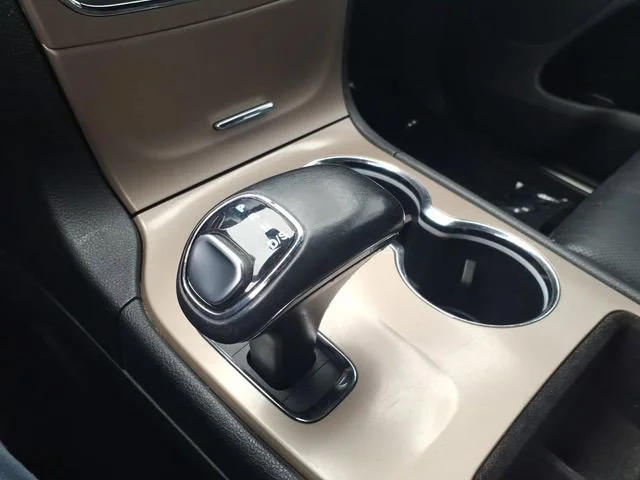 Used 2015 Gray Jeep Overland image 21
