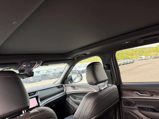 New 2026 White Jeep  image 9
