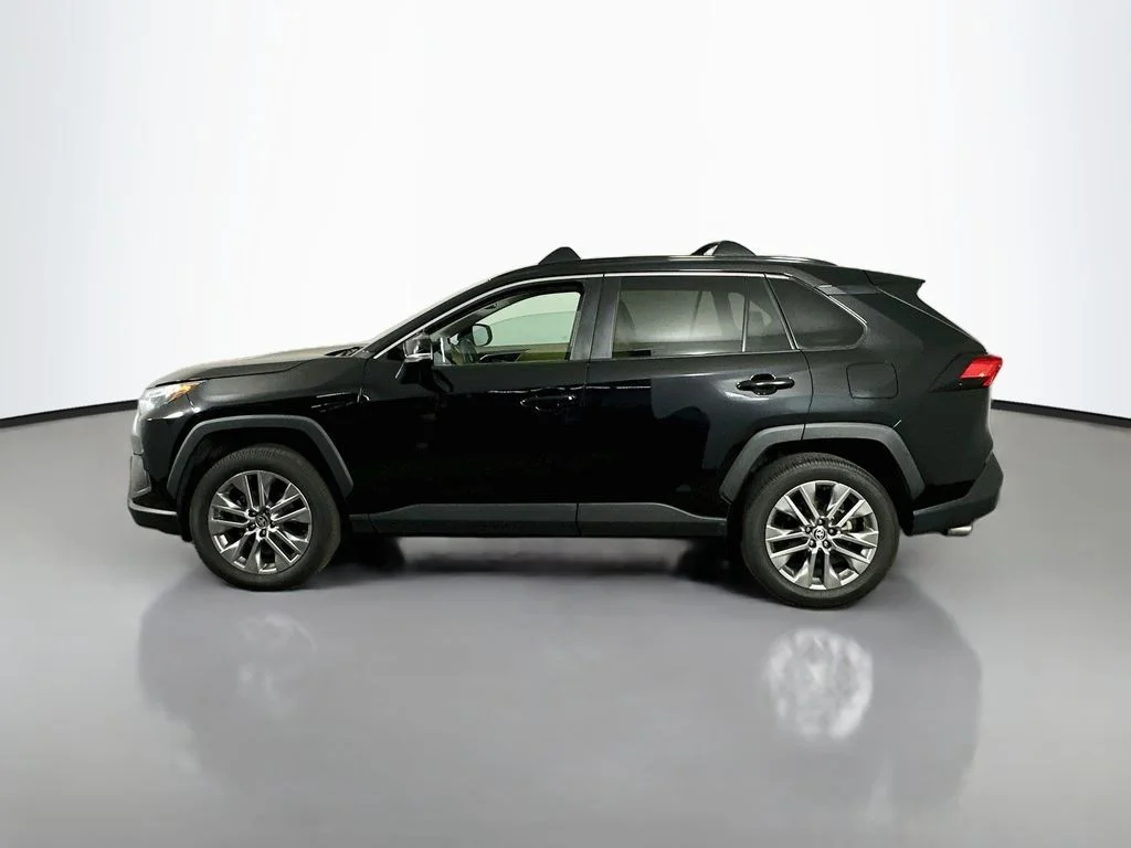 Used 2023 Midnight Black Metallic Toyota XLE Premium image 5