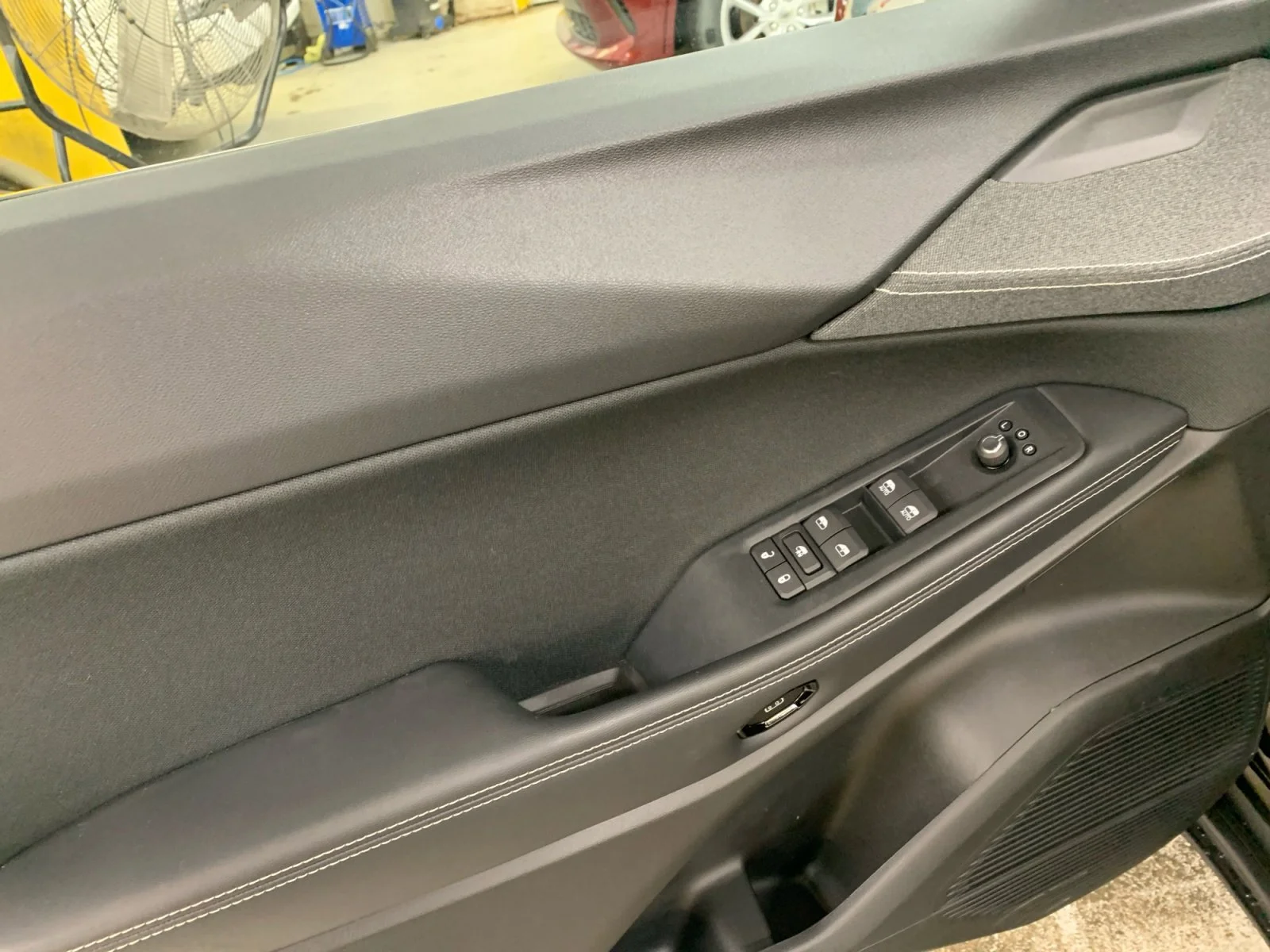 New 2026 Diamond Black Crystal Pearl Jeep Laredo image 11