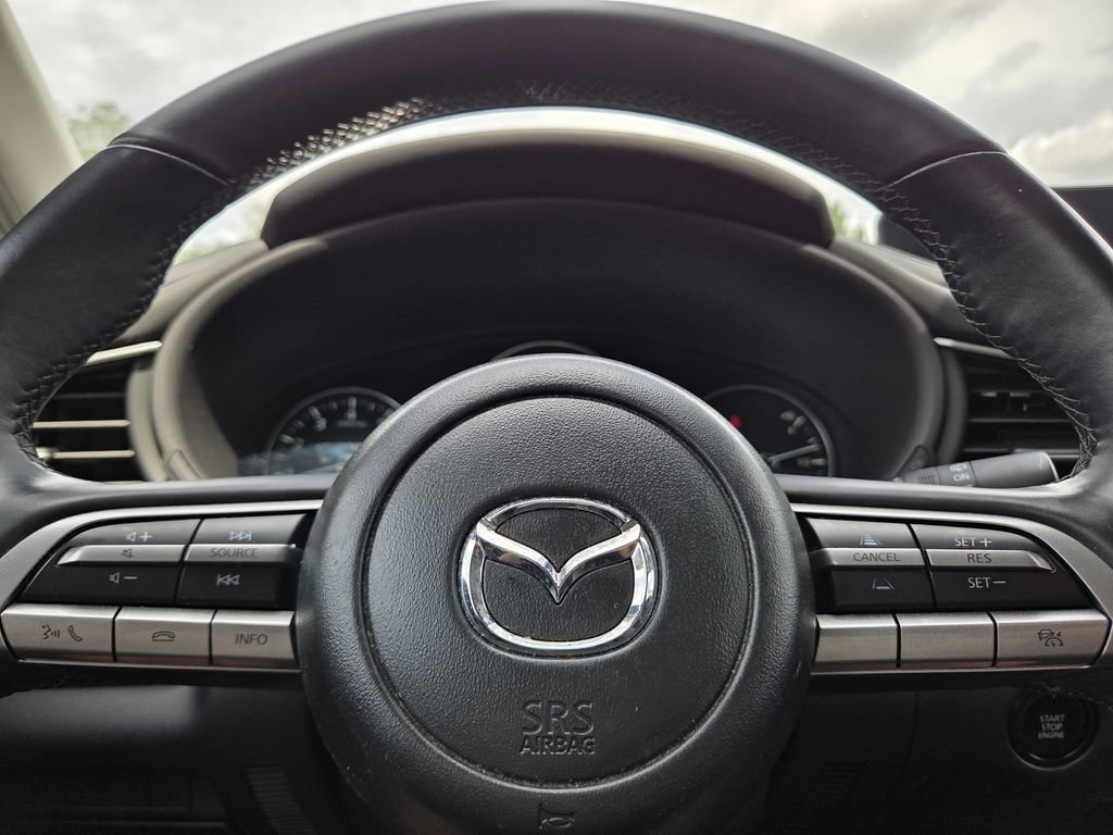 Used 2021 Snowflake White Pearl Mica Mazda Select image 33