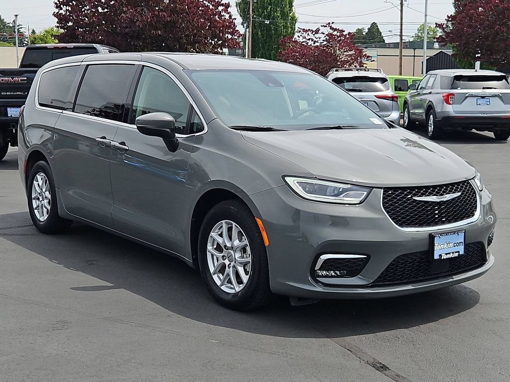 Used 2023 Ceramic Gray Clearcoat Chrysler Touring L image 8