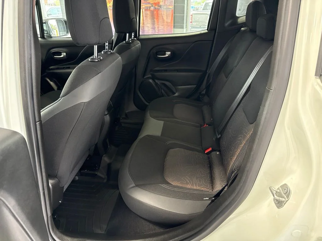 Used 2023 White Jeep Latitude image 12