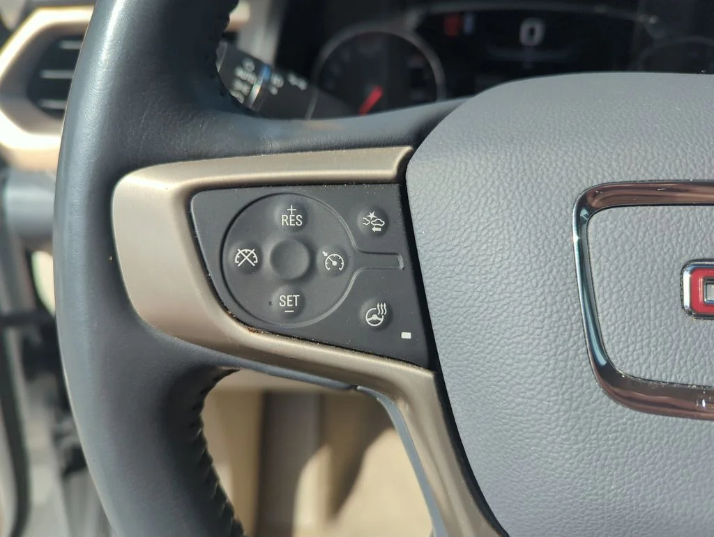 Used 2021 White GMC Denali image 22
