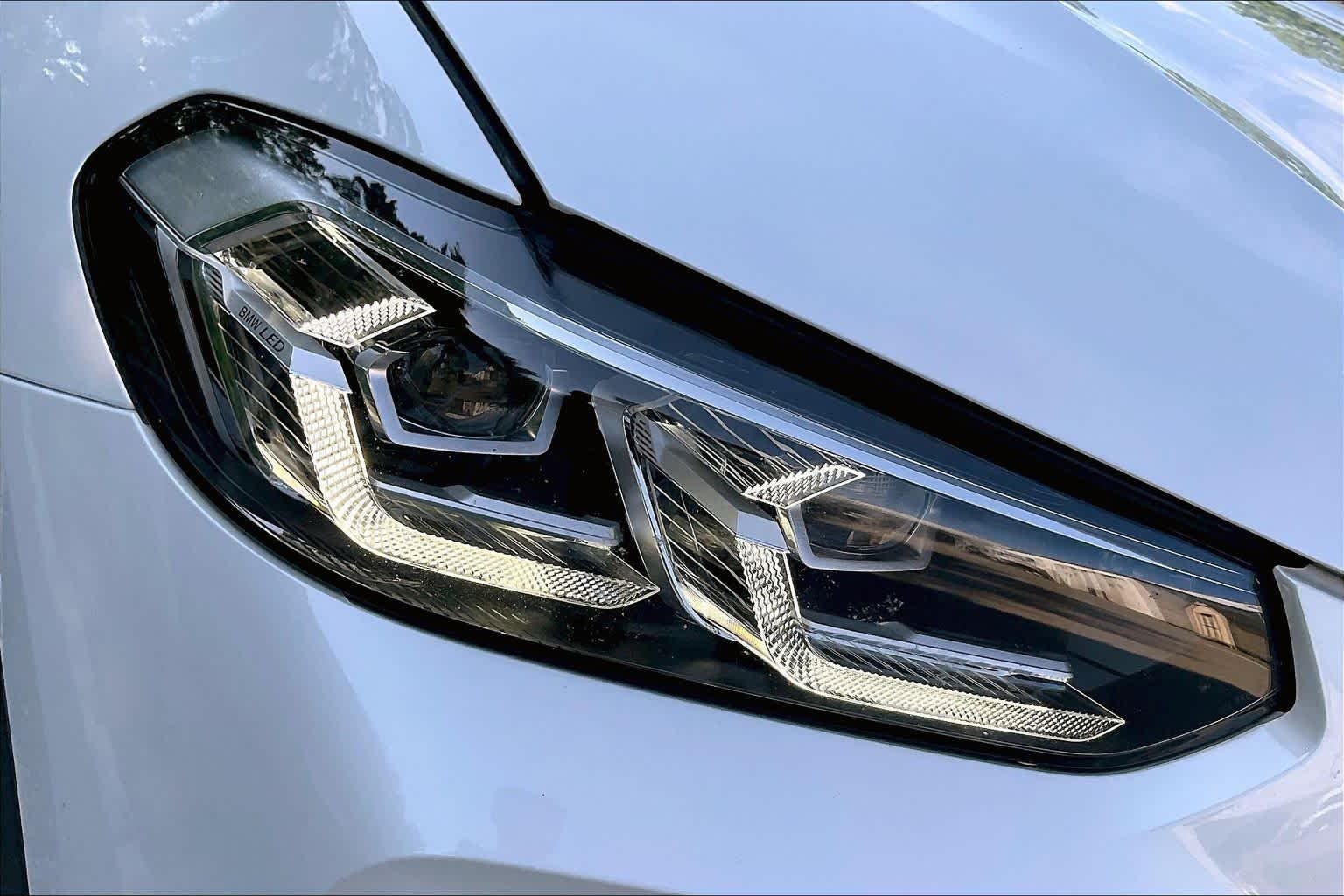 Used 2022 Mineral White Metallic BMW xDrive30i image 26