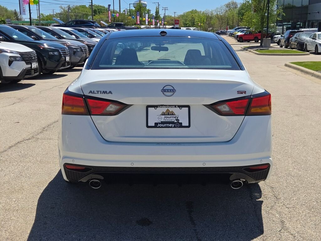 New 2026 Pearl White TriCoat / Super Black Two-tone Nissan SR image 12