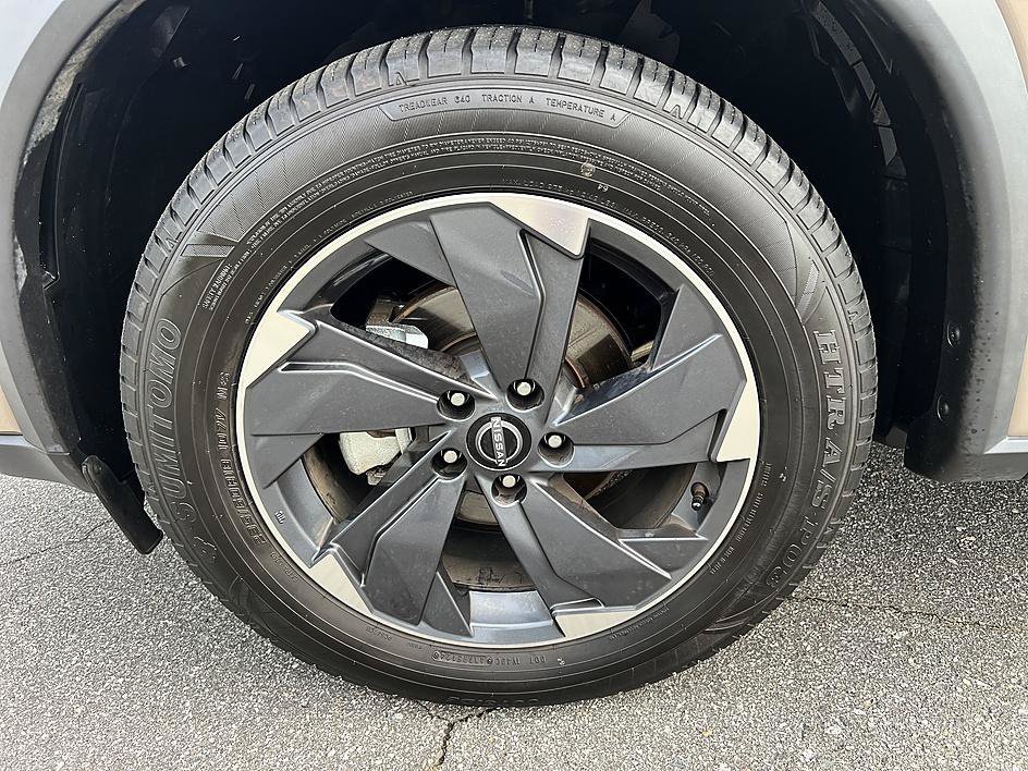 Used 2025 Baja Storm Metallic Nissan SV image 9