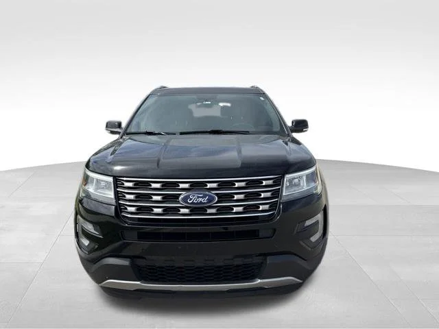 Used 2017 Black Ford XLT image 8