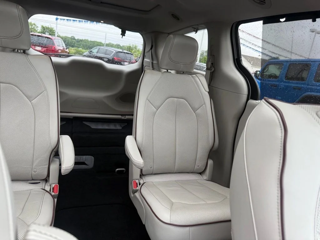 Certified Used 2017 Silver Chrysler Limited image 68