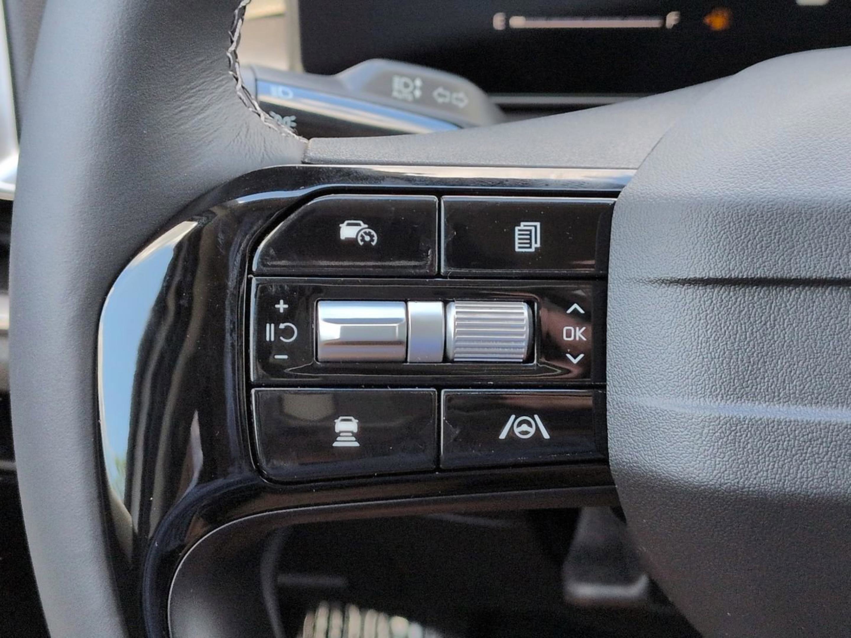 New 2026 Glacial White Pearl Kia LX image 27