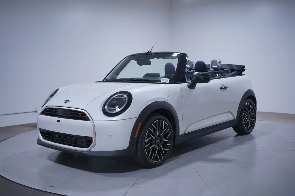 Used 2026 White Metallic MINI Iconic image 6
