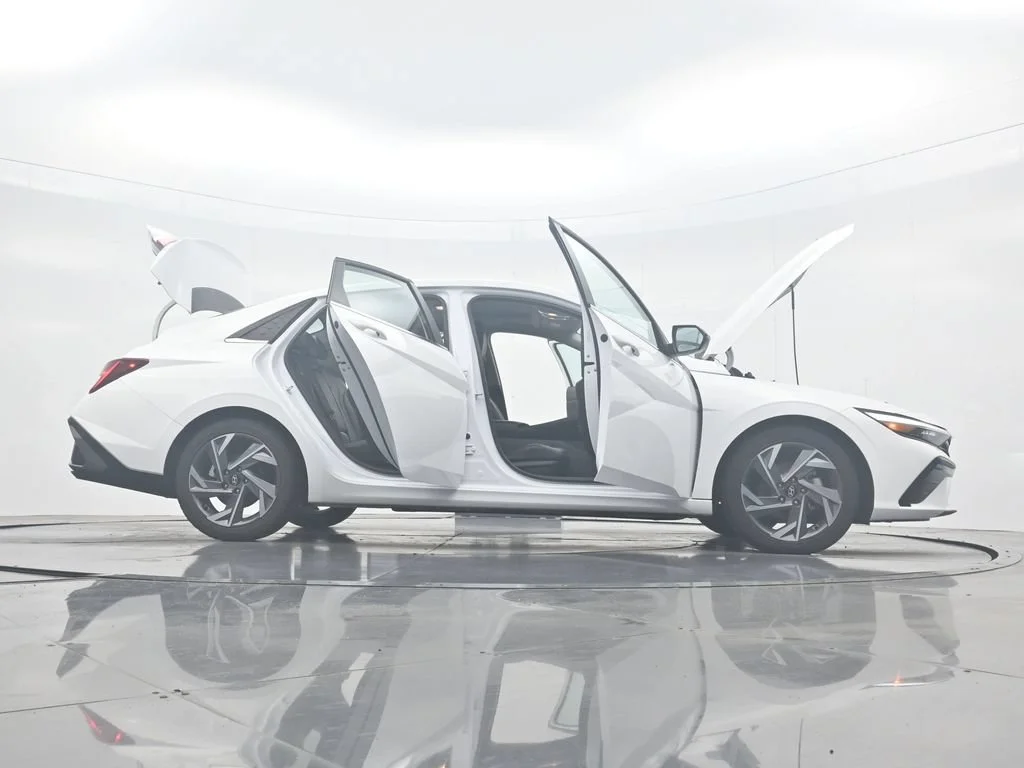 Used 2025 White Hyundai Limited image 43