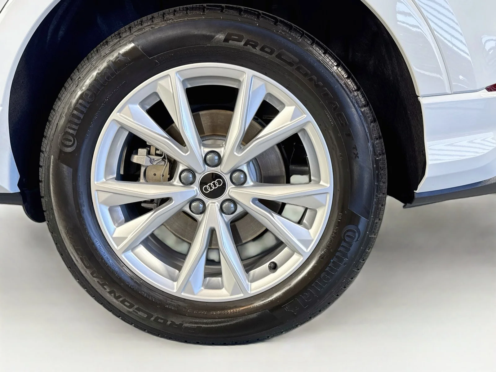 Used 2025 Glacier White Audi S line Premium image 30