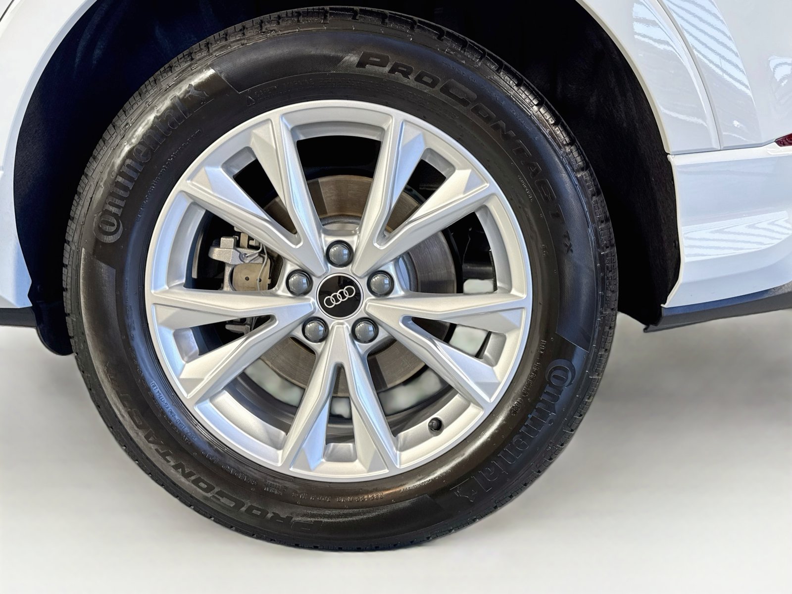 Used 2025 Glacier White Audi S line Premium image 30