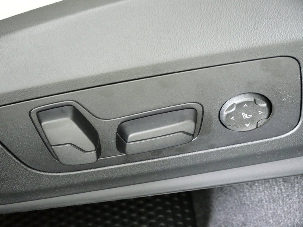 Used 2026 Cape York Green Metallic BMW xDrive28i image 23
